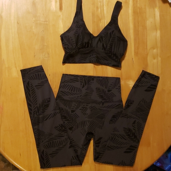 Aerie printed set chill. play. move - Picture 2 of 13